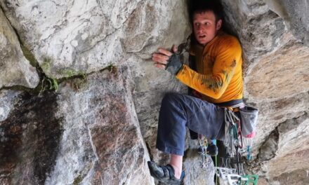 Watch Pete Whittaker on Desperate 5.13 Roof Crack FA